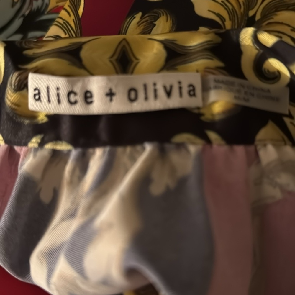 Alice & Olivia  Women's Red and Gold Baroque Print Blouse NWOT $395 retail - Picture 7 of 14